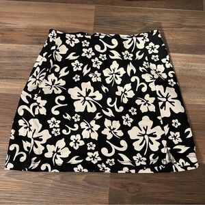*SOLD* Adorable Black & White Hawaiian Print Mini Skirt